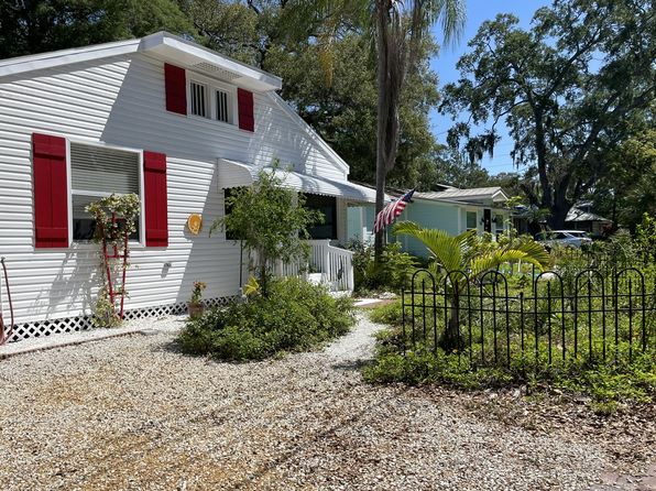 720 Bay St #1
