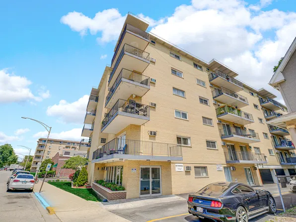 320 Circle Ave APT 203, Forest Park, IL 60130