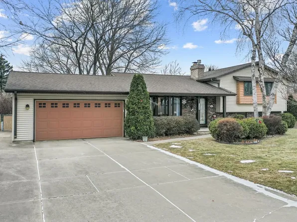 599 Masters Ln, Green Bay, WI 54311