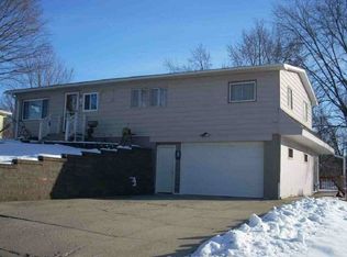 1010 Crestview Rd, Albert Lea, MN 56007