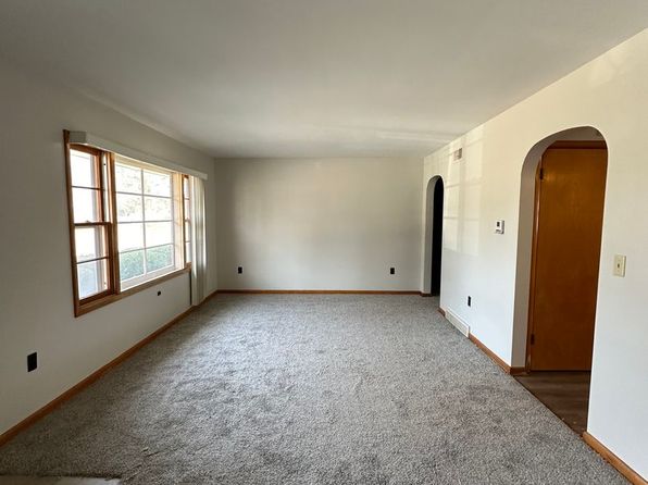 1323 Hoyt St, Beatrice, NE 68310