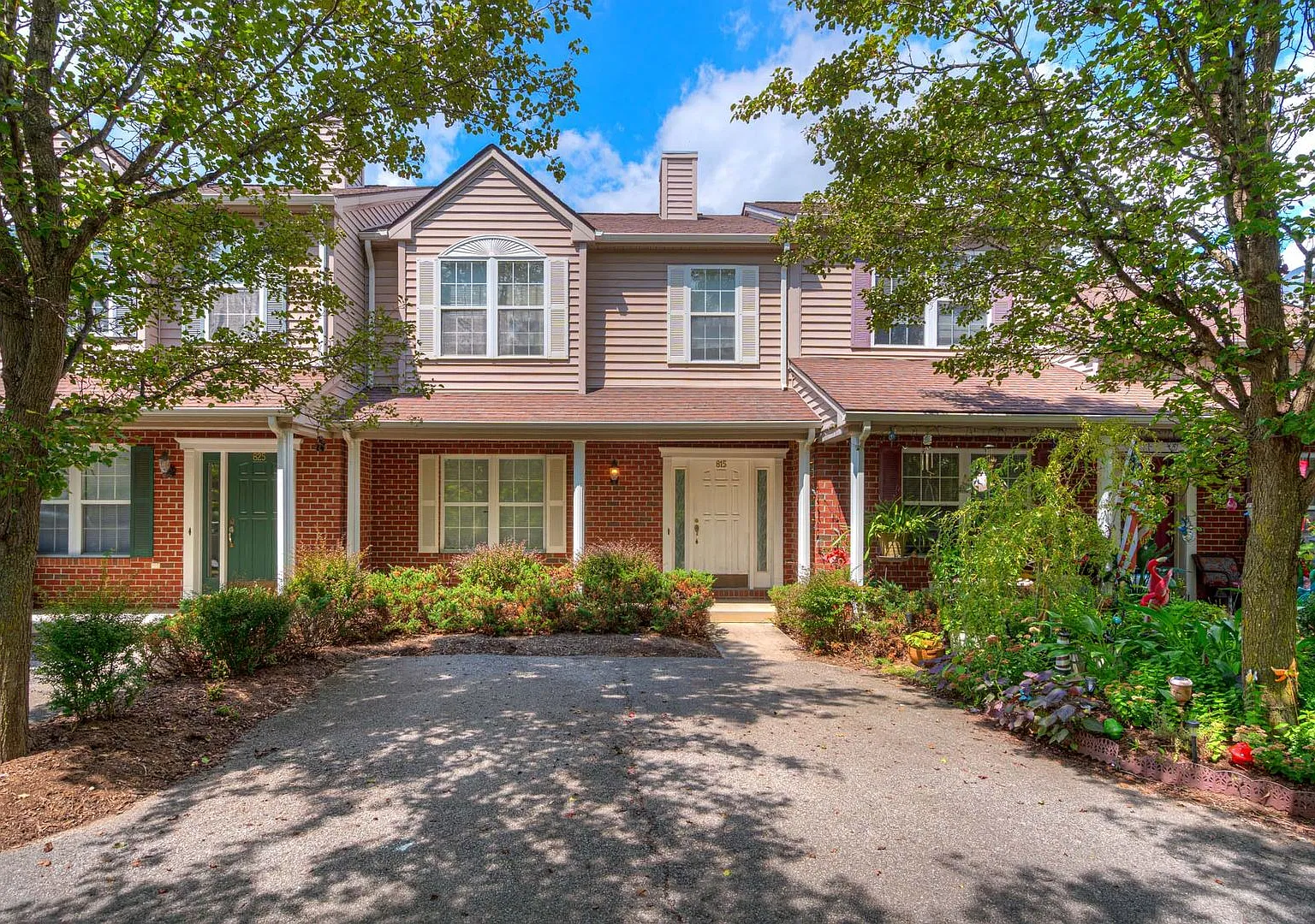 Spacious 3-Bedroom, 2-Bathroom Townhouse in Christiansburg! — Photo 1