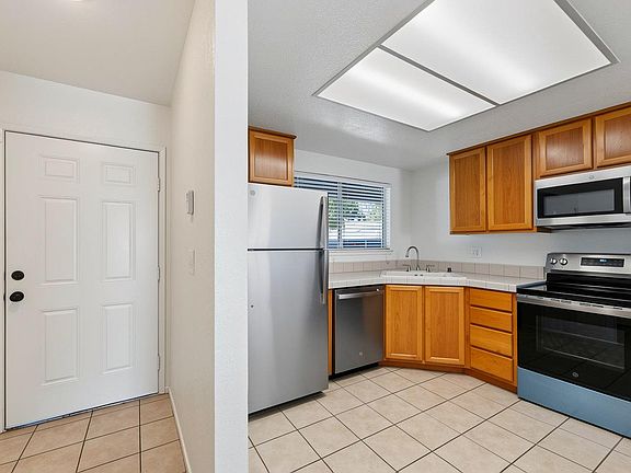 2nd image of 537 Lincoln Ave APT B
