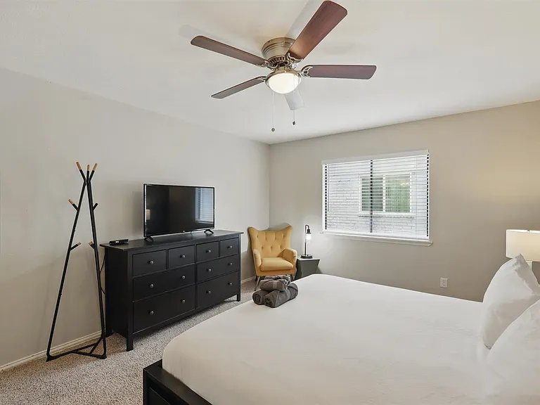 3454 Livingston Ln — Photo 22