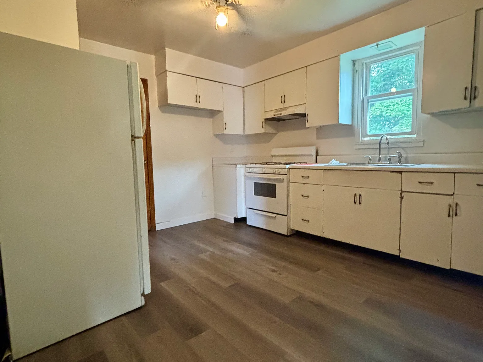 2 bed, $1,050 — Photo 4