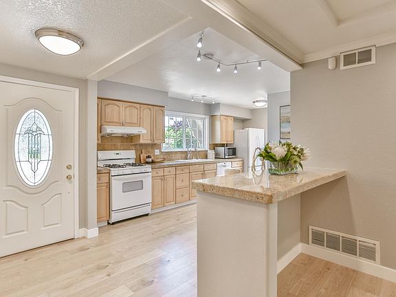 5th image of 5579 Harvard Dr