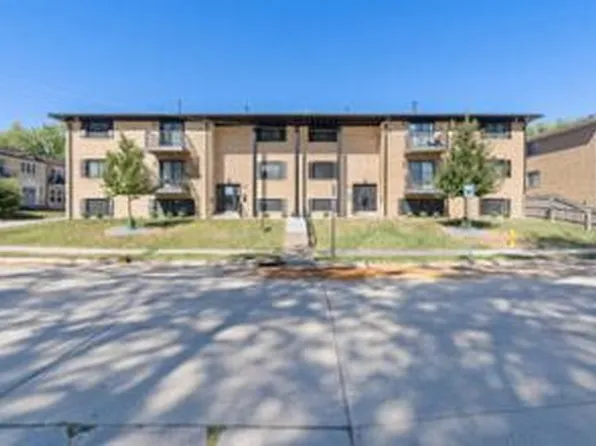 1646 W 42nd St #3, Davenport, IA 52806