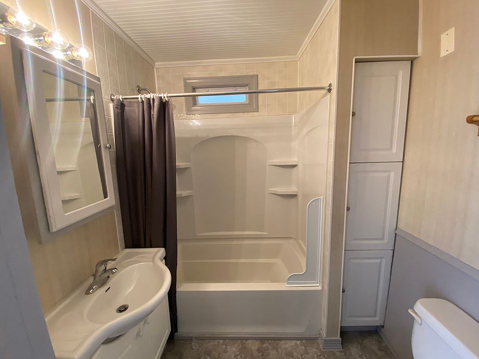 1st image of 207 E Grand Ave #207