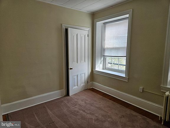 5th image of 211 S Henderson Rd APT 4
