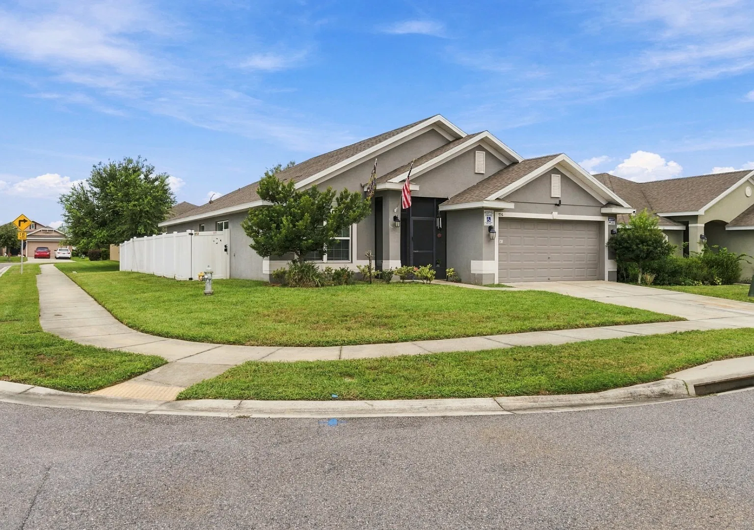 796 Meadow Pointe Dr — Photo 2