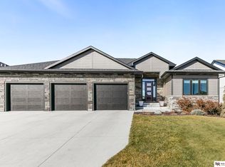 8900 Ranch Gate Rd, Lincoln, NE 68520