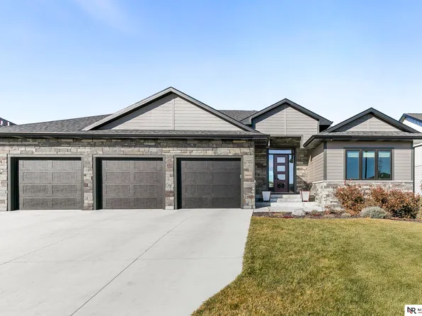 8900 Ranch Gate Rd, Lincoln, NE 68520