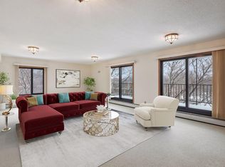 7220 York Ave S APT 426, Edina, MN 55435