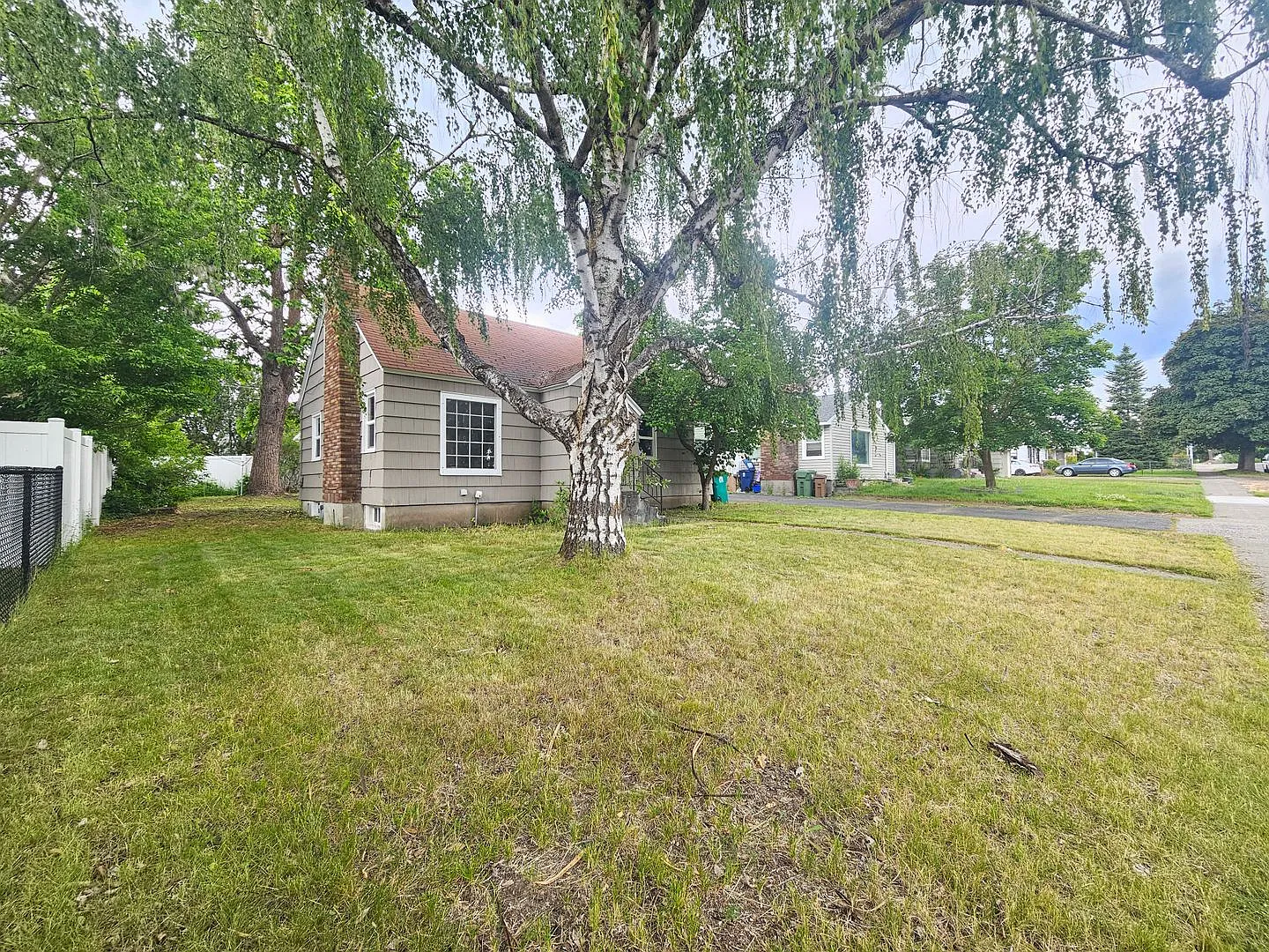 $1,895 - 3 Bed / 1 Bath Vintage Bungalow In North Spokane — Photo 4