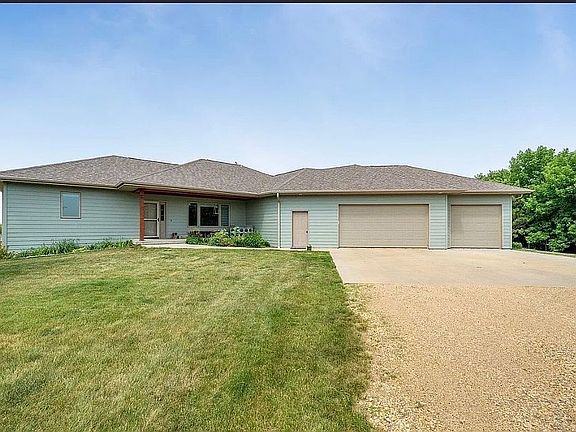 2nd image of 100 Lakeview Dr
