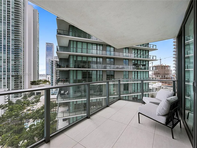 650 NE 32nd St #1501 — Photo 5