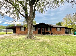 16 Friendship Dr, Belleville, IL