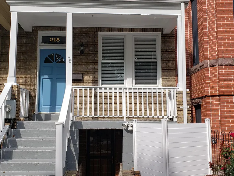 218 14th St NE — Photo 3