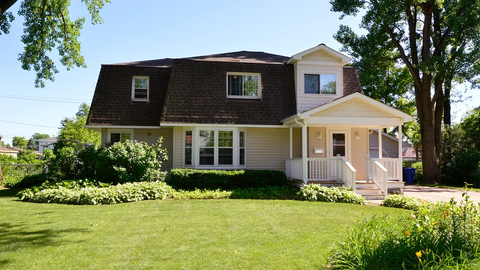 1711 Farwell Ave photo 1