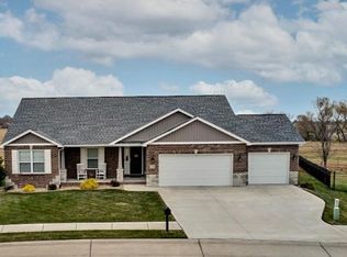 1578 Orchard Lakes Cir, Belleville, IL 62220