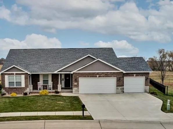1578 Orchard Lakes Cir, Belleville, IL 62220