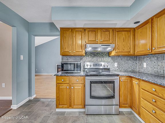 5th image of 100 Sutherland Dr