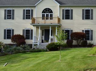 7 Stonehouse Rd, Rhinebeck, NY 12572