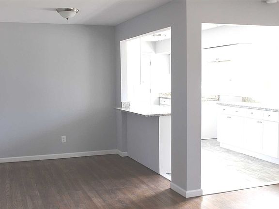 4th image of 166 Pearl St