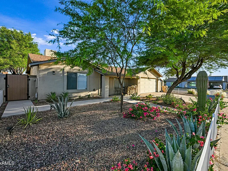 5833 W John Cabot Rd — Photo 3