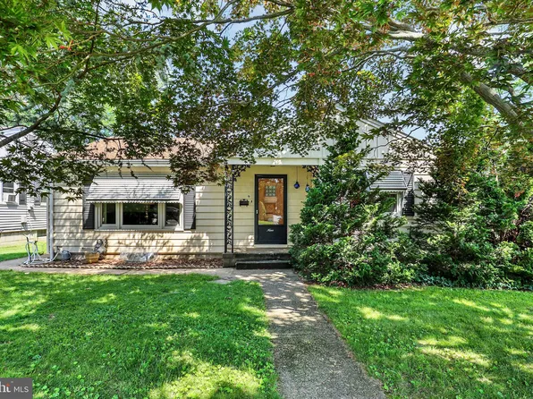 9 Lafayette St, Hanover, PA 17331