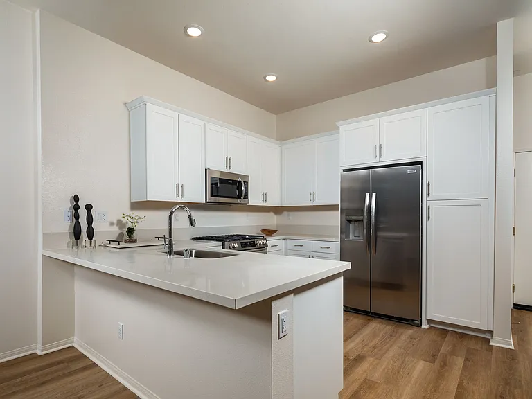 Calista Luxury Townhomes — Photo 7