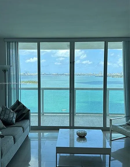 1800 N Bayshore Dr #2107 — Photo 2