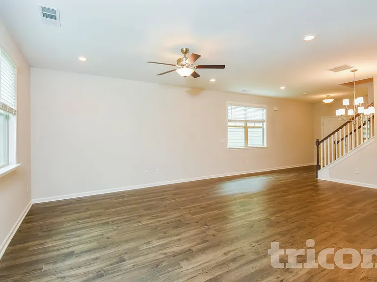 148 Chapelcrest Ln — Photo 3