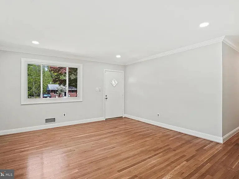 11118 Schuylkill Rd — Photo 3
