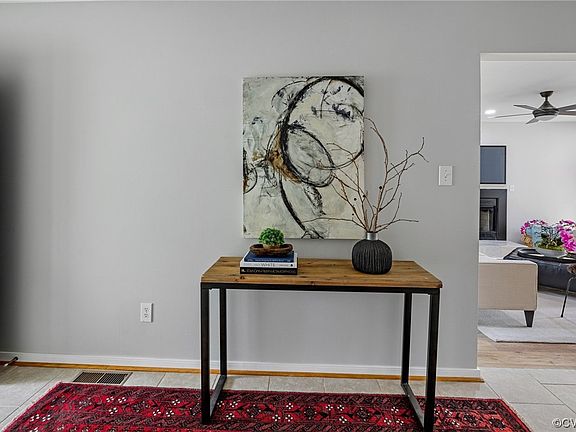 4th image of 2809 Robson Pl