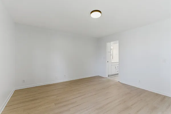 800 Williamsburg West Dr — Photo 18