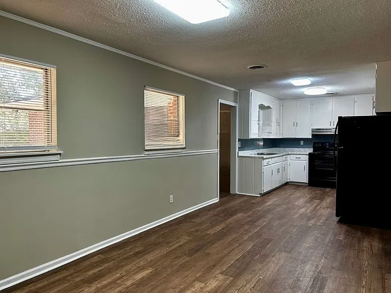 1017 Rosedale Dr — Photo 3