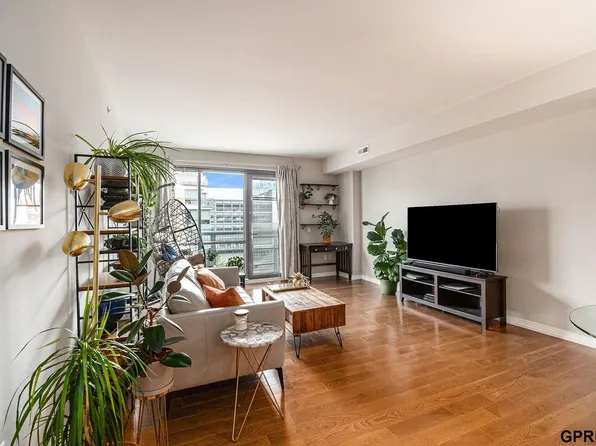 220 S 31st Ave APT 3408, Omaha, NE 68131