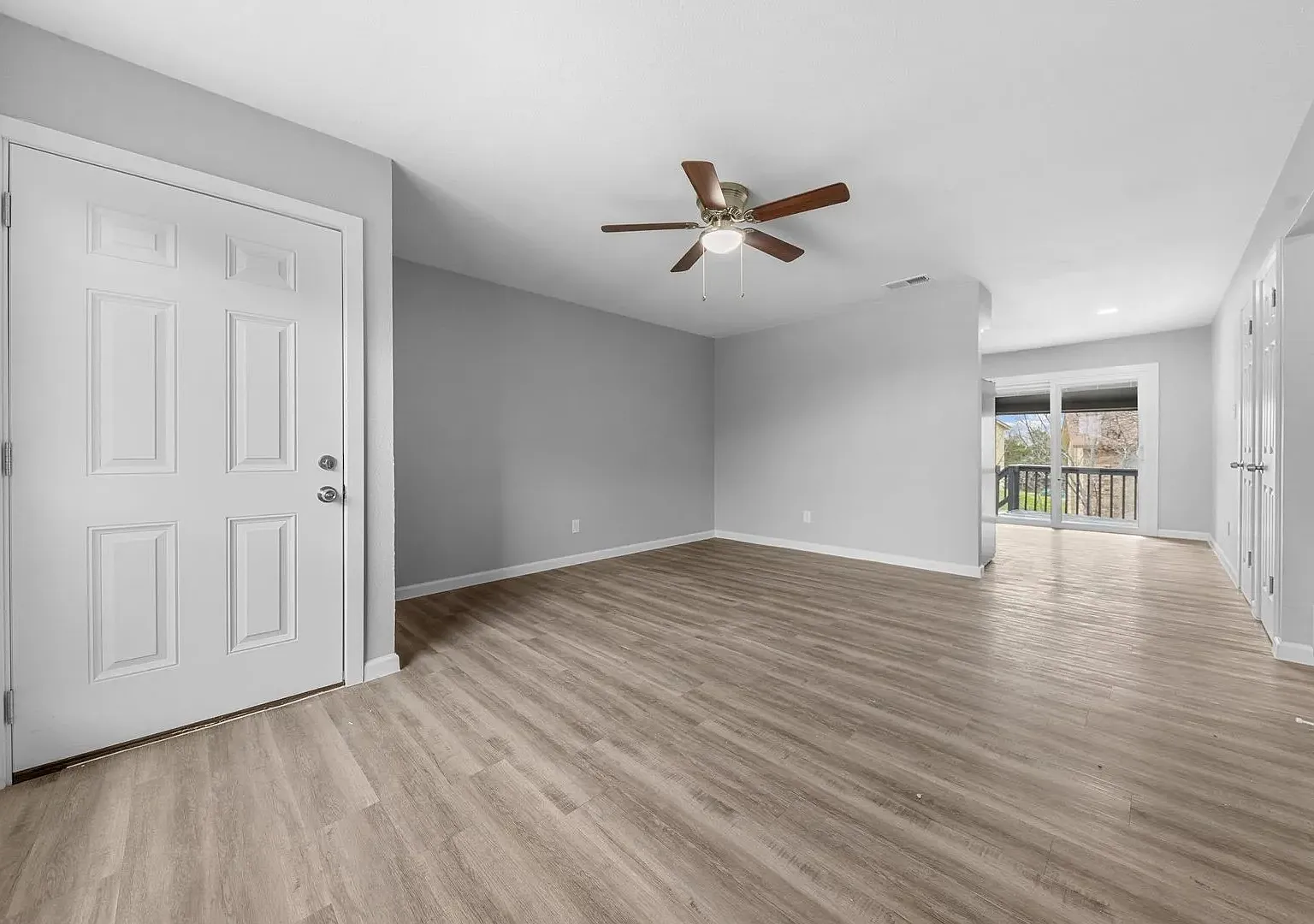 2 bed, 1012 sqft, $1,195 — Photo 3