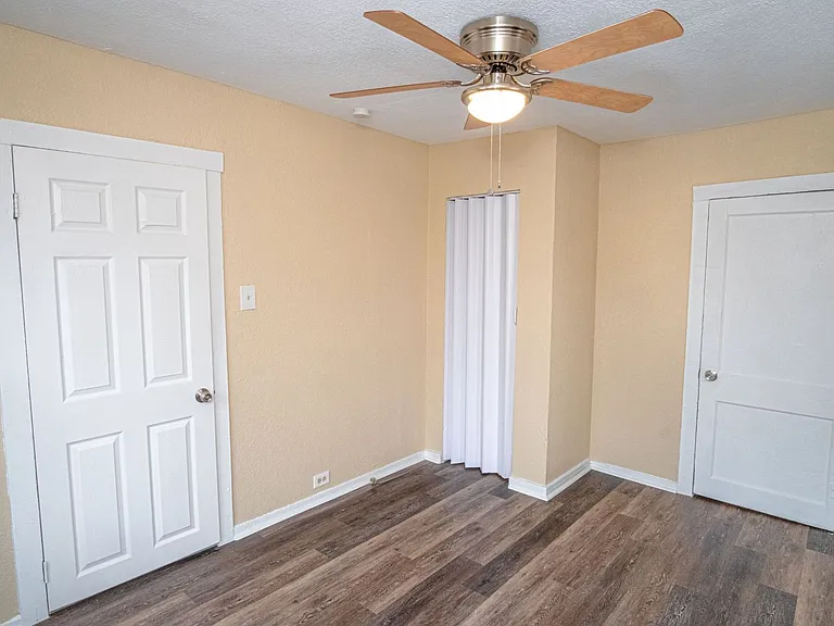 1810 Burnet St — Photo 14