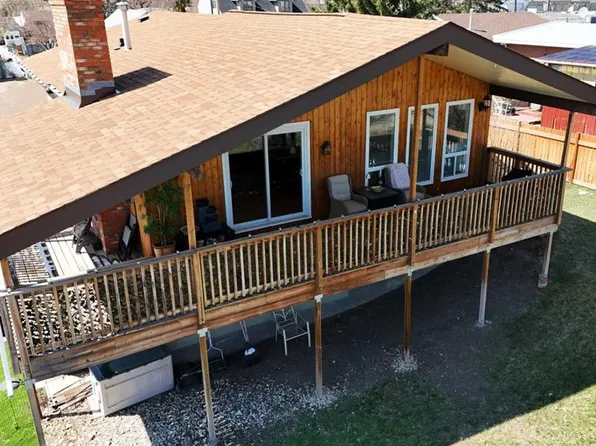 410 E Mitchell St SE, Redcliff, AB T0J 2P2
