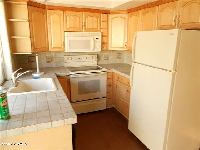 3 bed, 1200 sqft, $1,795 — Photo 2
