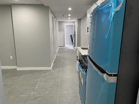 2nd image of 1310 Chisholm St #Basement