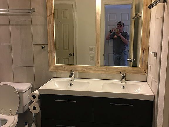 Main bathroom 