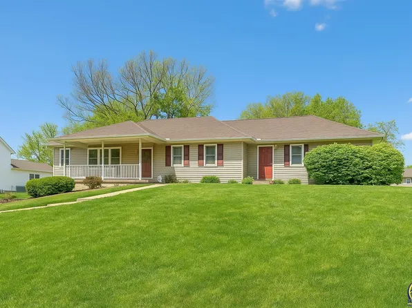 915 Walnut St, Valley Falls, KS 66088
