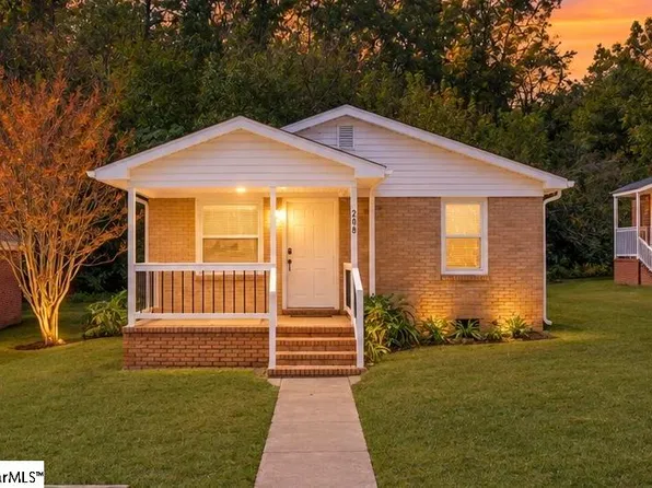 208 Victor St, Greer, SC 29651