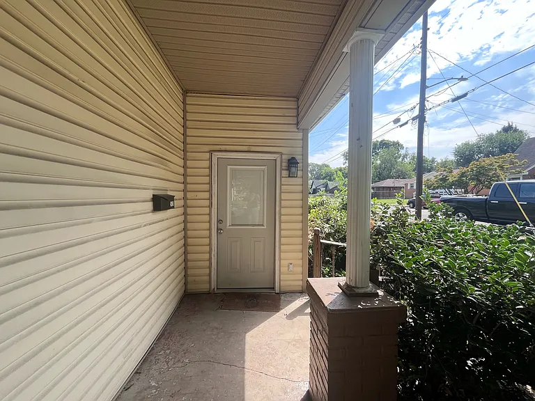 2420 Albion St — Photo 4