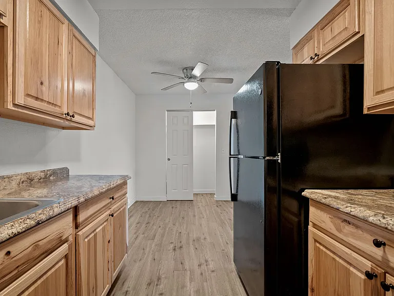 1535 Poplar Dr #22 — Photo 6