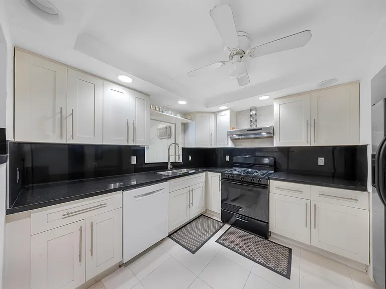 2326 Harding St — Photo 14