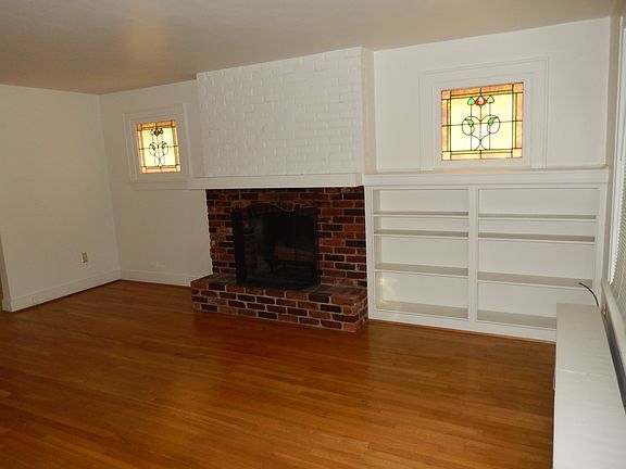 Living Room with working fireplace